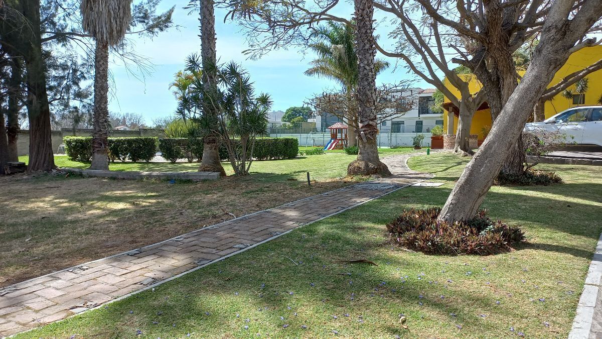 7 de 41: Entorno casa club