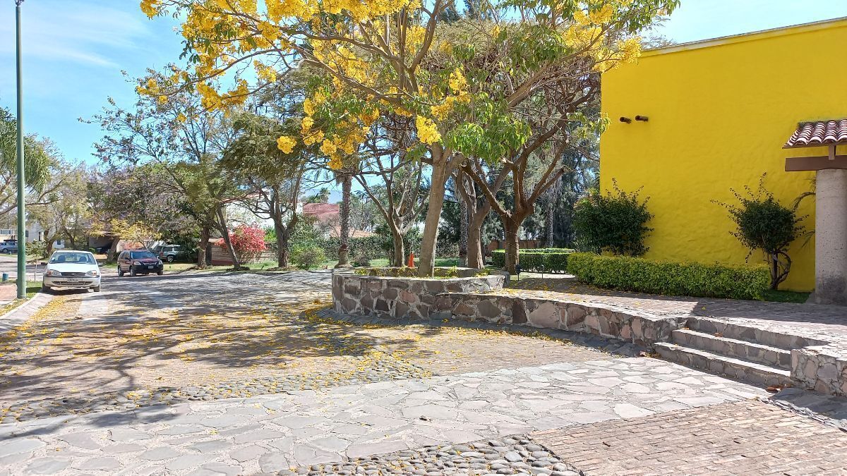 27 de 41: parte frontal de la casa club