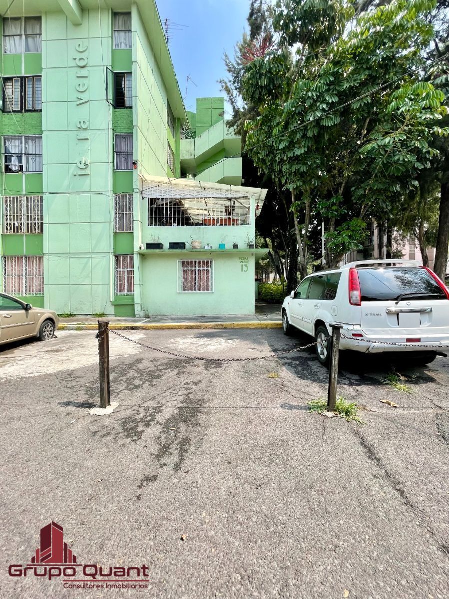 34 de 38: Fachada del edificio y departamento