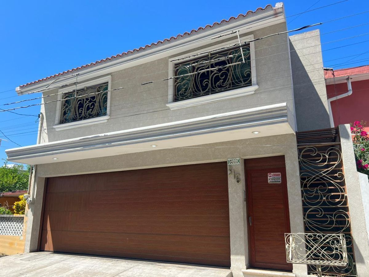 Casa CON ALBERCA en venta en Col. Nueva Era. BOCA DEL RÍO, VERACRUZ