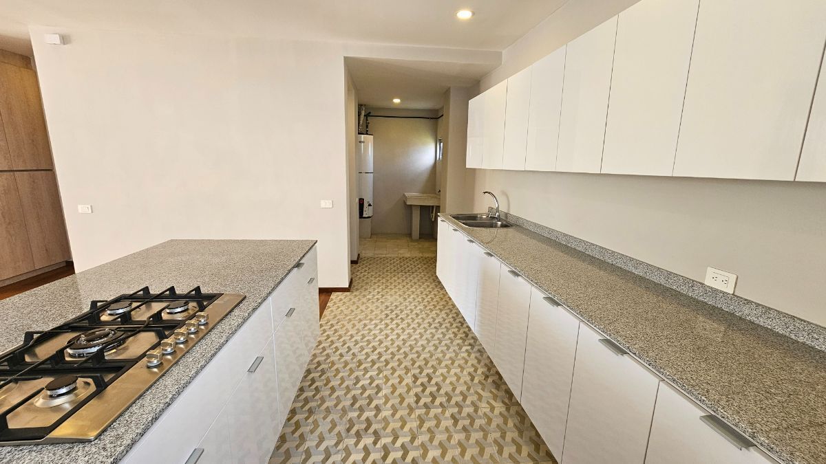 8 de 34: Cocina equipada