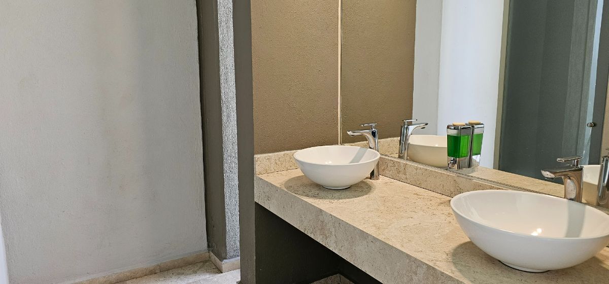 29 de 34: Baños de gimnasio