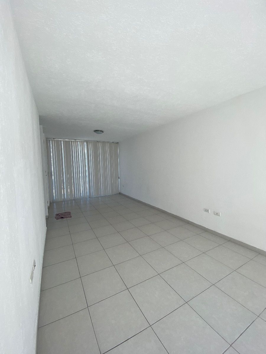 4 of 18: Espacio de sala
