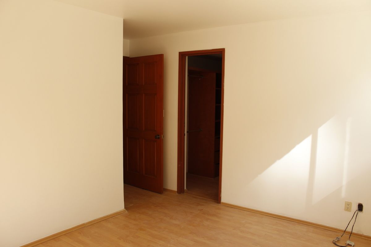 3 de 5: Recamara principal  con vestidor.
