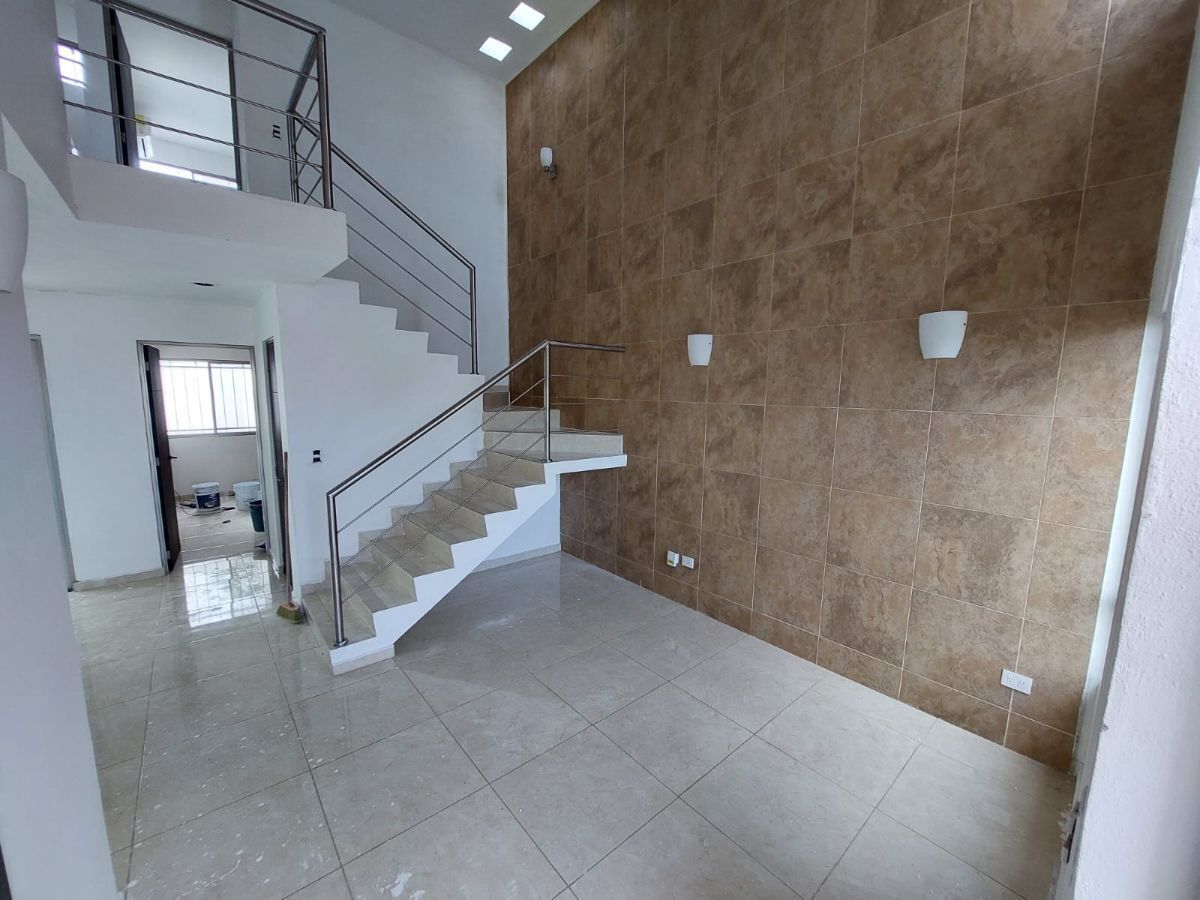 2 of 12: Sala