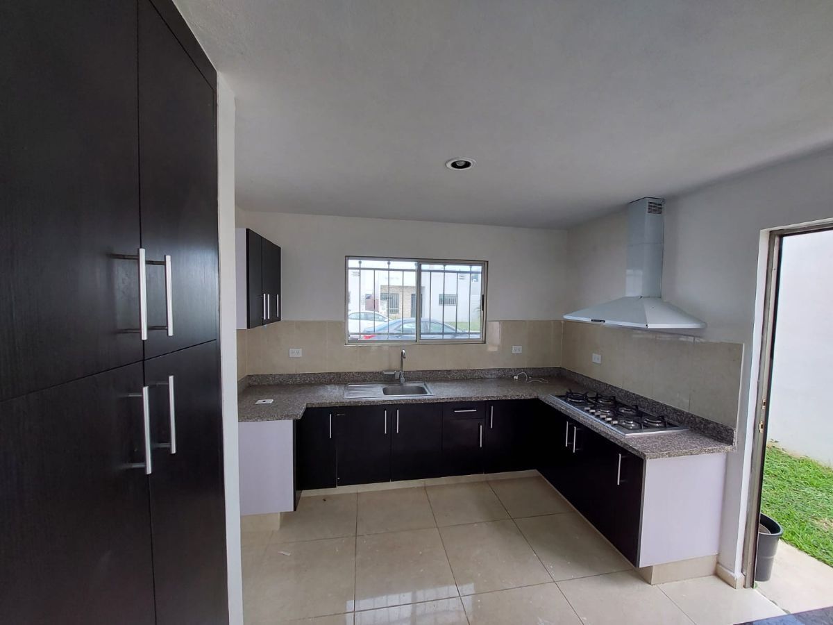 3 of 12: Cocina
