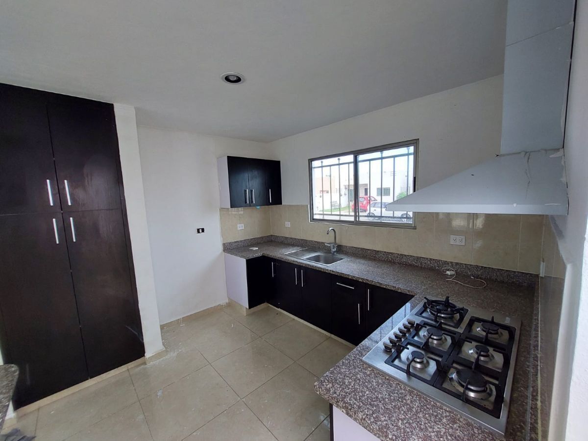 4 of 12: Cocina