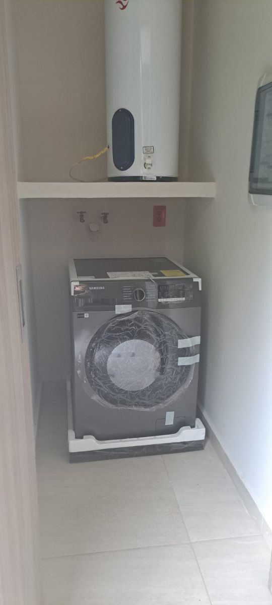 11 de 16: area de lavado con lavadora automatica boiler
