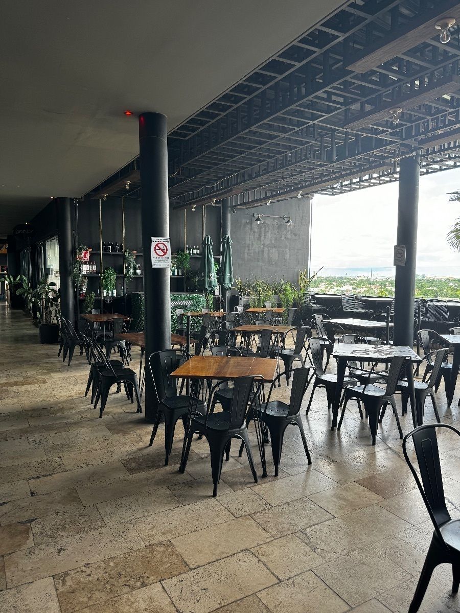 14 de 21: Área de restaurantes y Roof