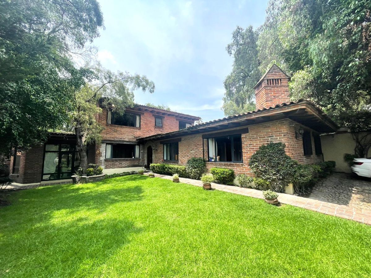 1 de 31: Casa estilo Mexicano con excelentes espacios.