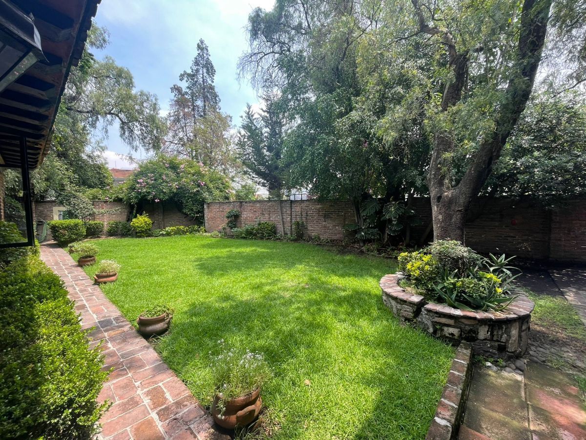 28 de 31: Impecable Jardín