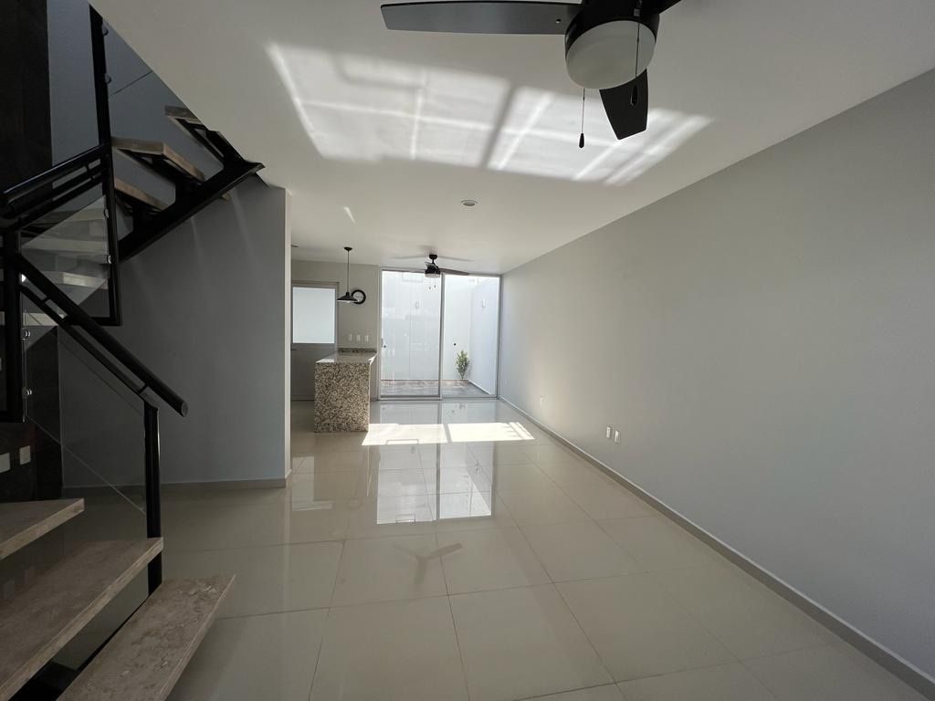 4 de 18: Área de sala - comedor