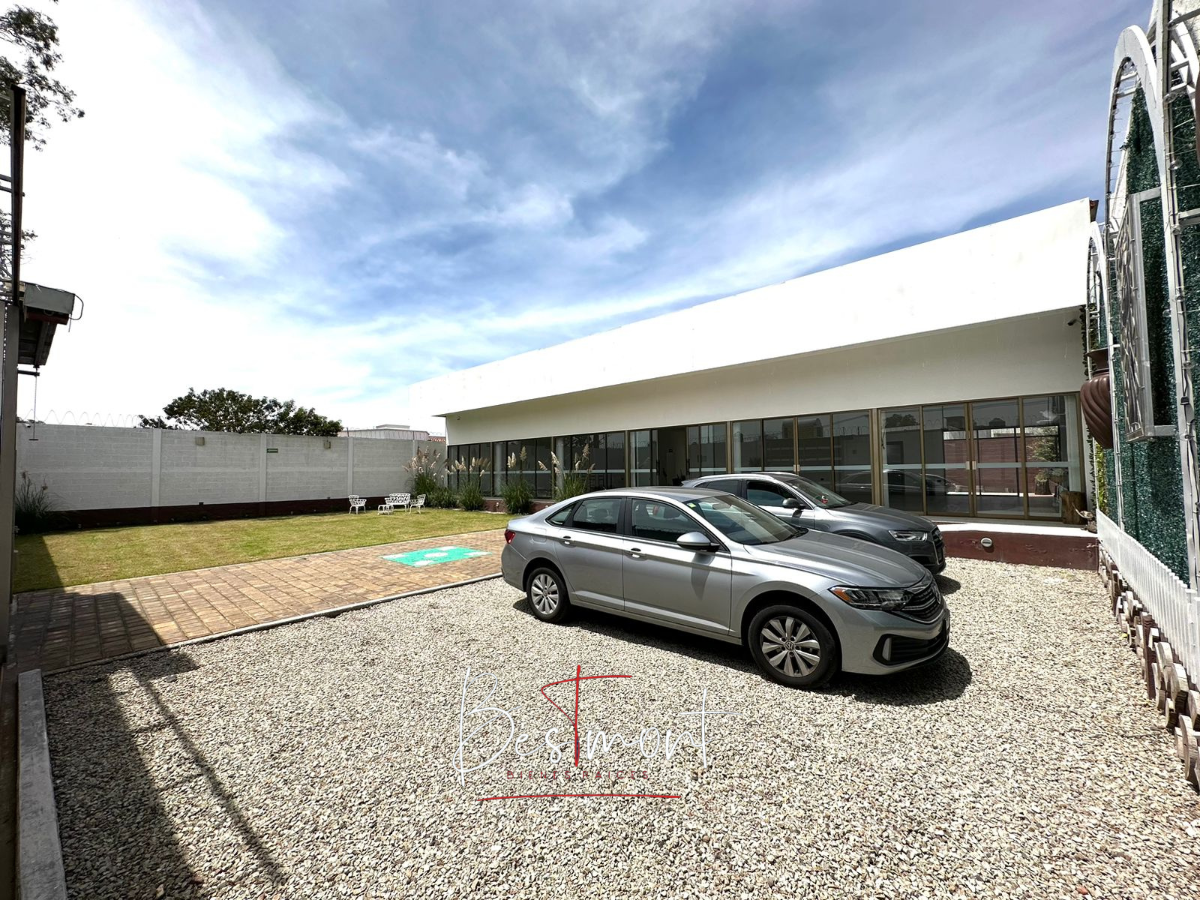 3 de 25: Estacionamiento