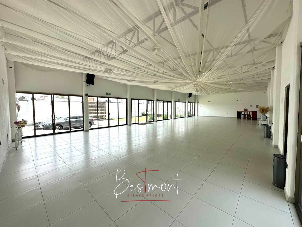 5 de 25: Bodega / Salón de eventos (1)