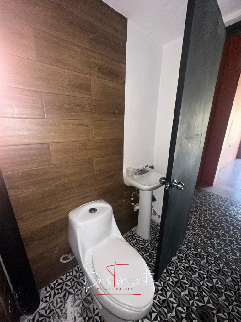4 de 4: Baño local #1