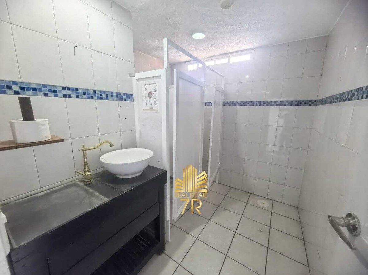 18 de 22: Baños hombres