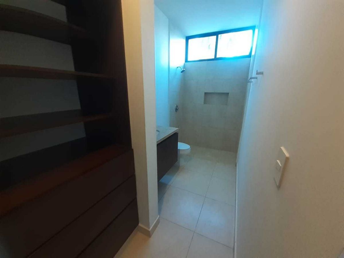20 de 25: Closet Vestidor-baño
