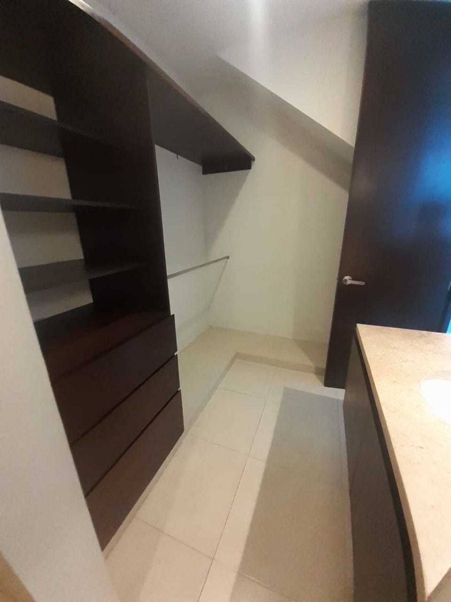 15 de 25: Closet vestidor