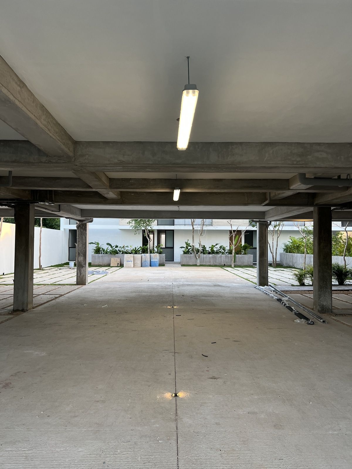 2 de 12: ESTACIONAMIENTO