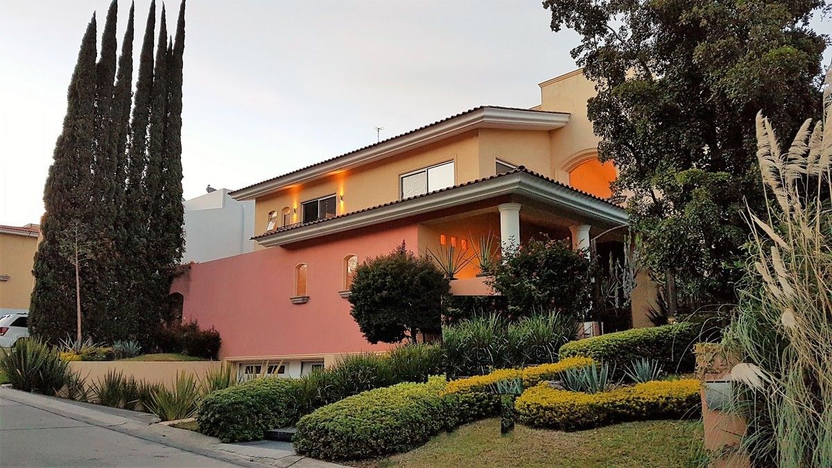 Casa Estilo contemporaneo Puerta de hierro Lujo | EasyBroker