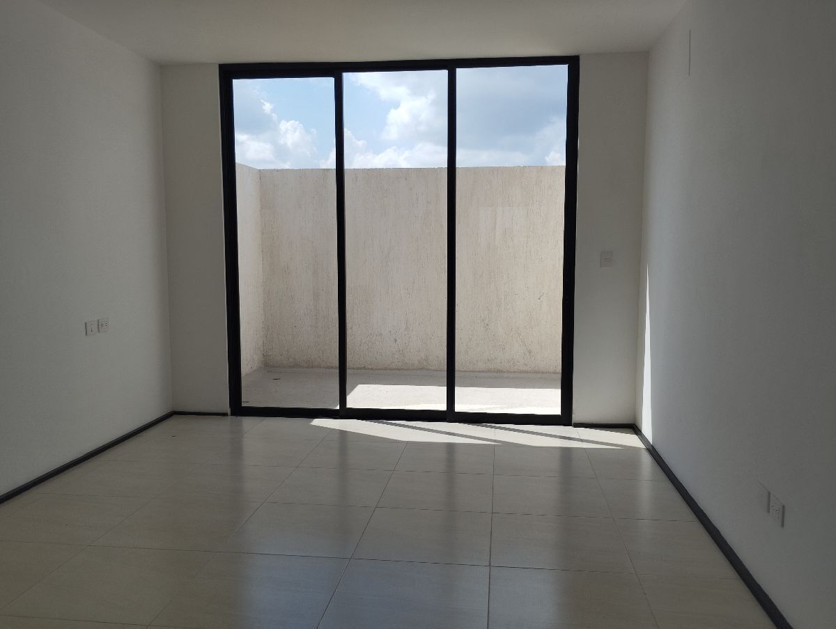 17 of 49: Cuarto principal con terraza