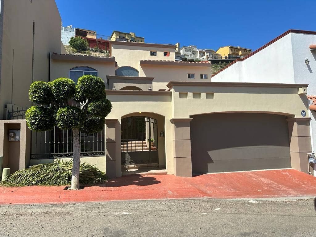 1 of 22: Fachada Exterior