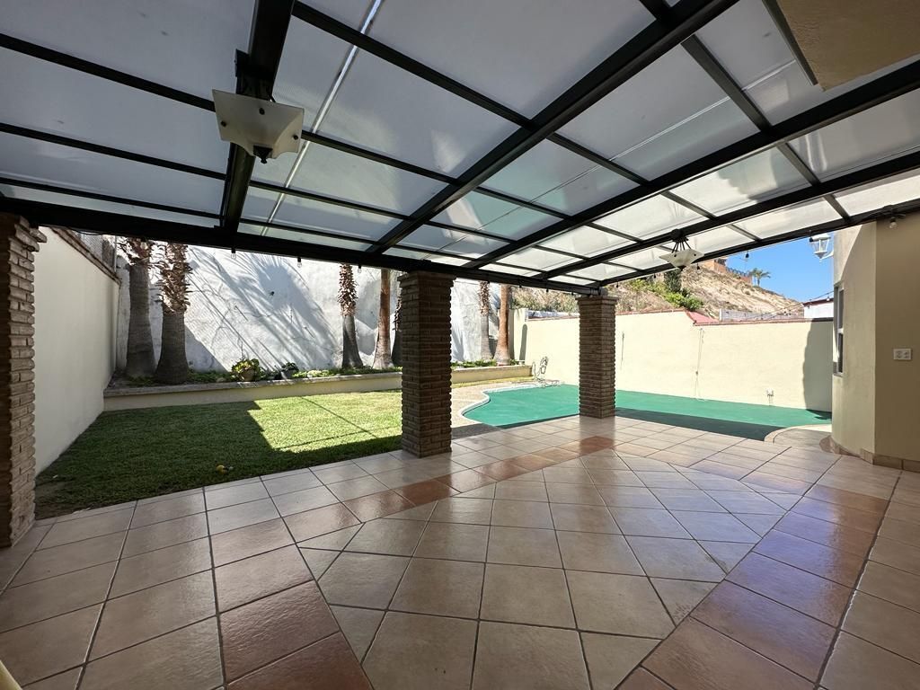 4 of 22: Terraza techada con acceso a comedor y antecomedo