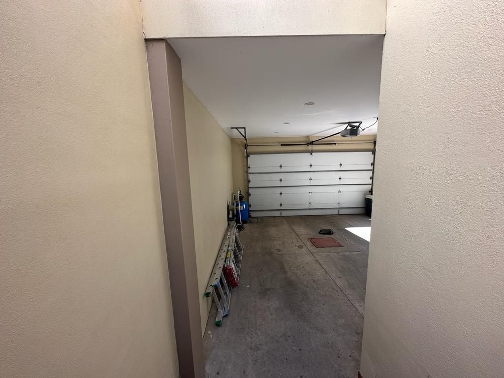 22 of 22: Cochera cubierta