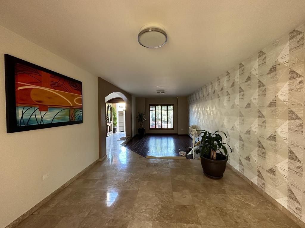 3 of 22: Sala  y comedor