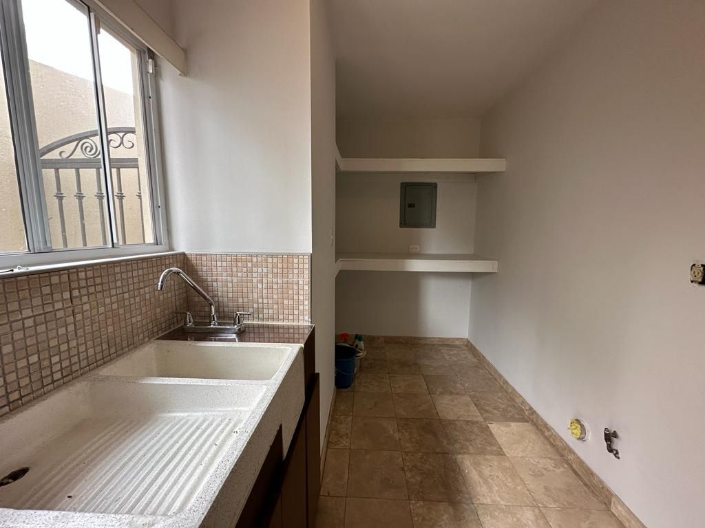 20 of 22: Cto de lavado