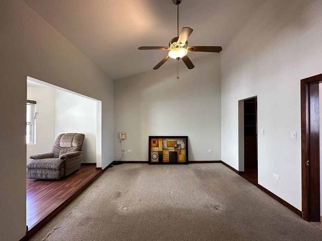 11 of 22: Recamara principal con área flex