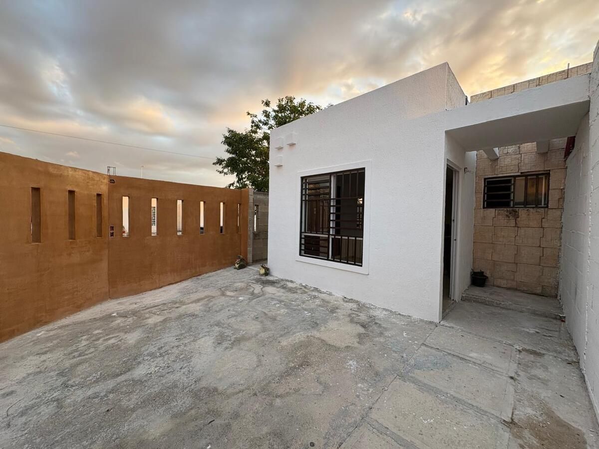 Corner house for rent, Ciudad Caucel., photo 1 of 14