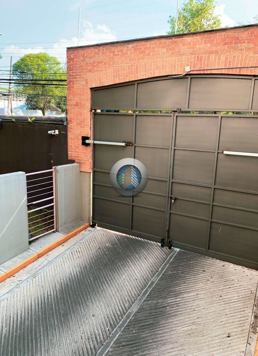 4 de 25: Estacionamiento techado