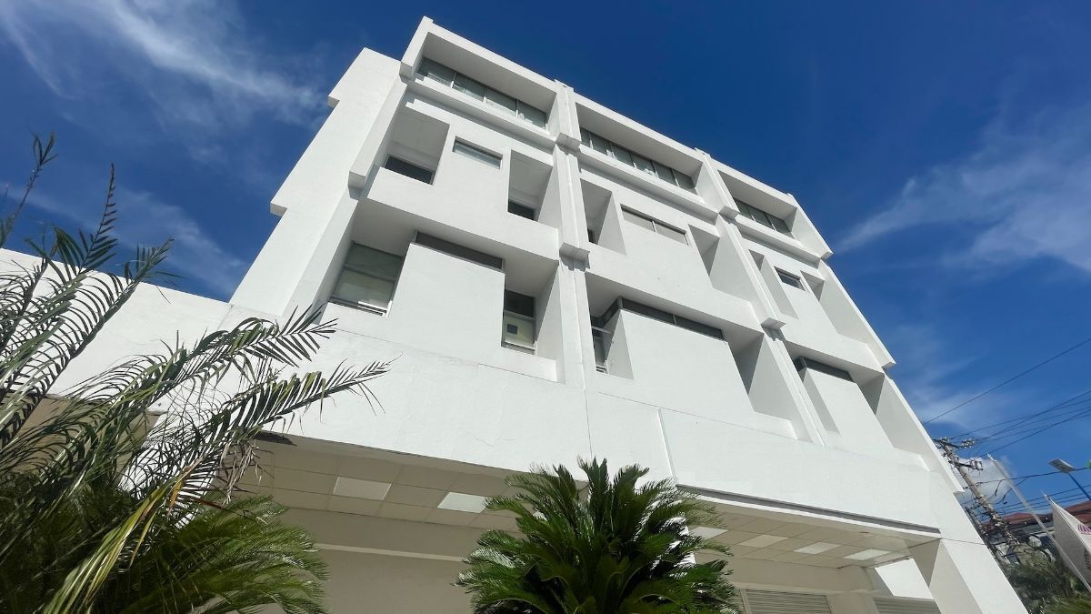 12 de 17: Frente edificio