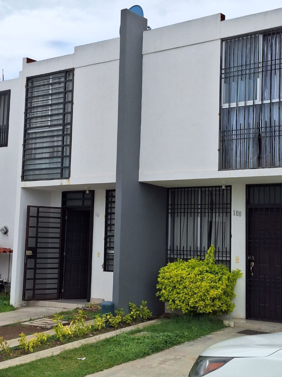 5 de 26: Fachada desde un costado