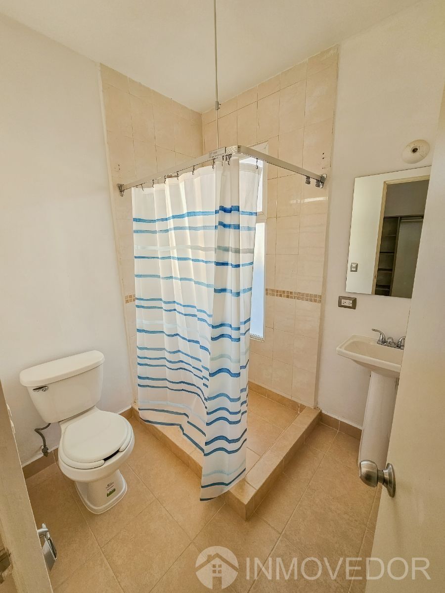 25 de 35: Baño de recámara principal