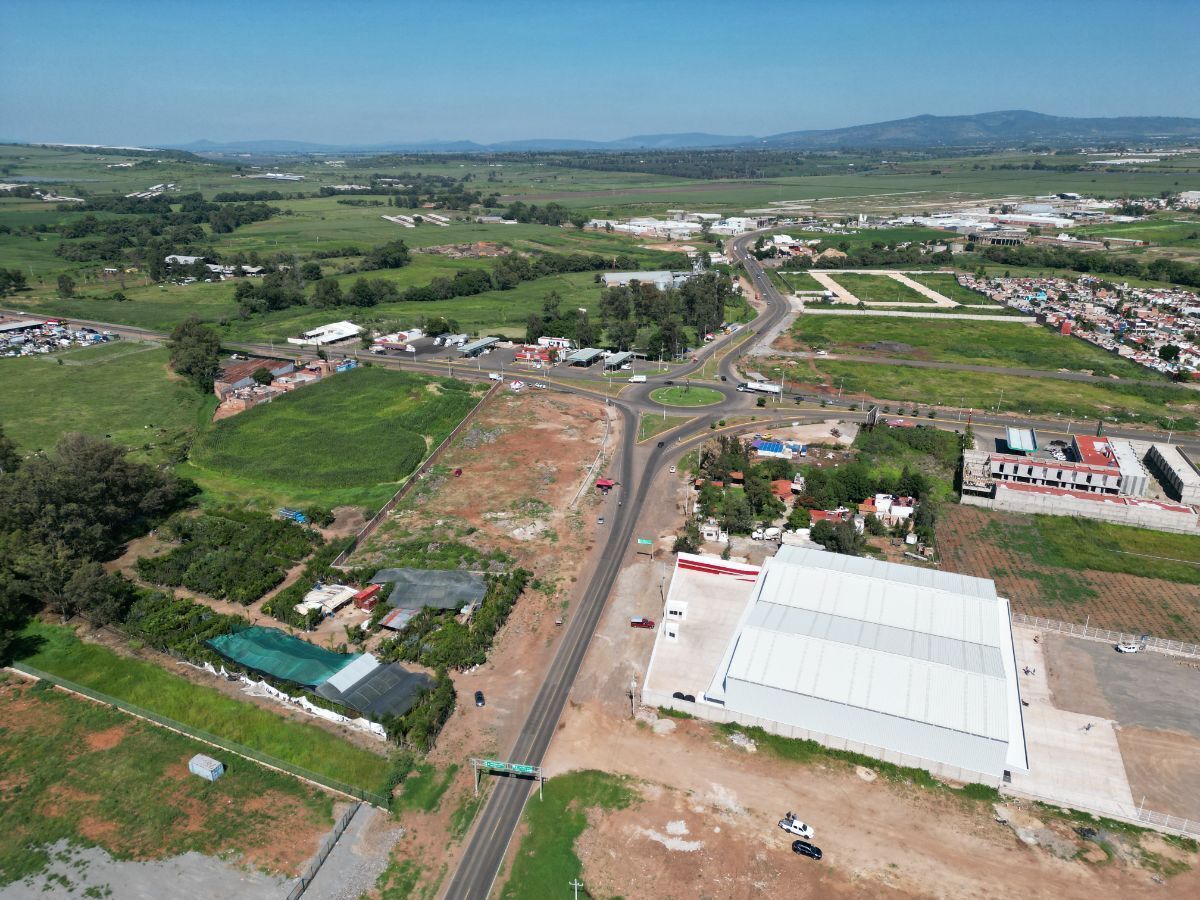 2 of 12: a 300mts carretra libre tepa -gdl y 6 km de la autopista