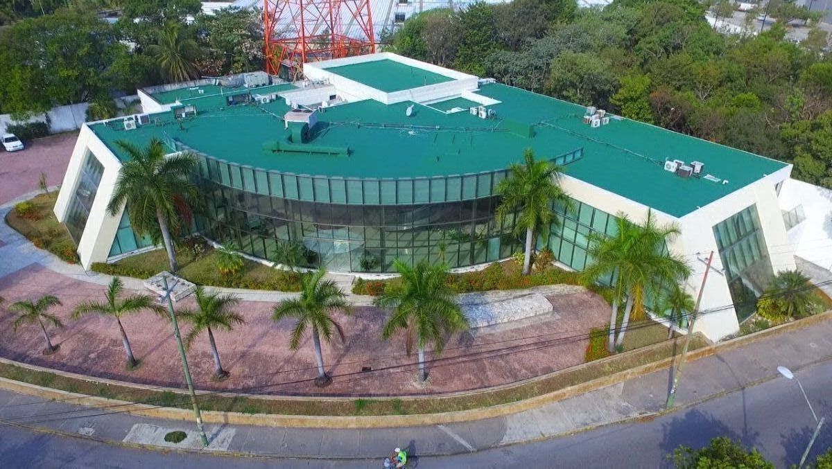 Edificio en centro turístico y comercial en Cancun, en excelente ubicación ,