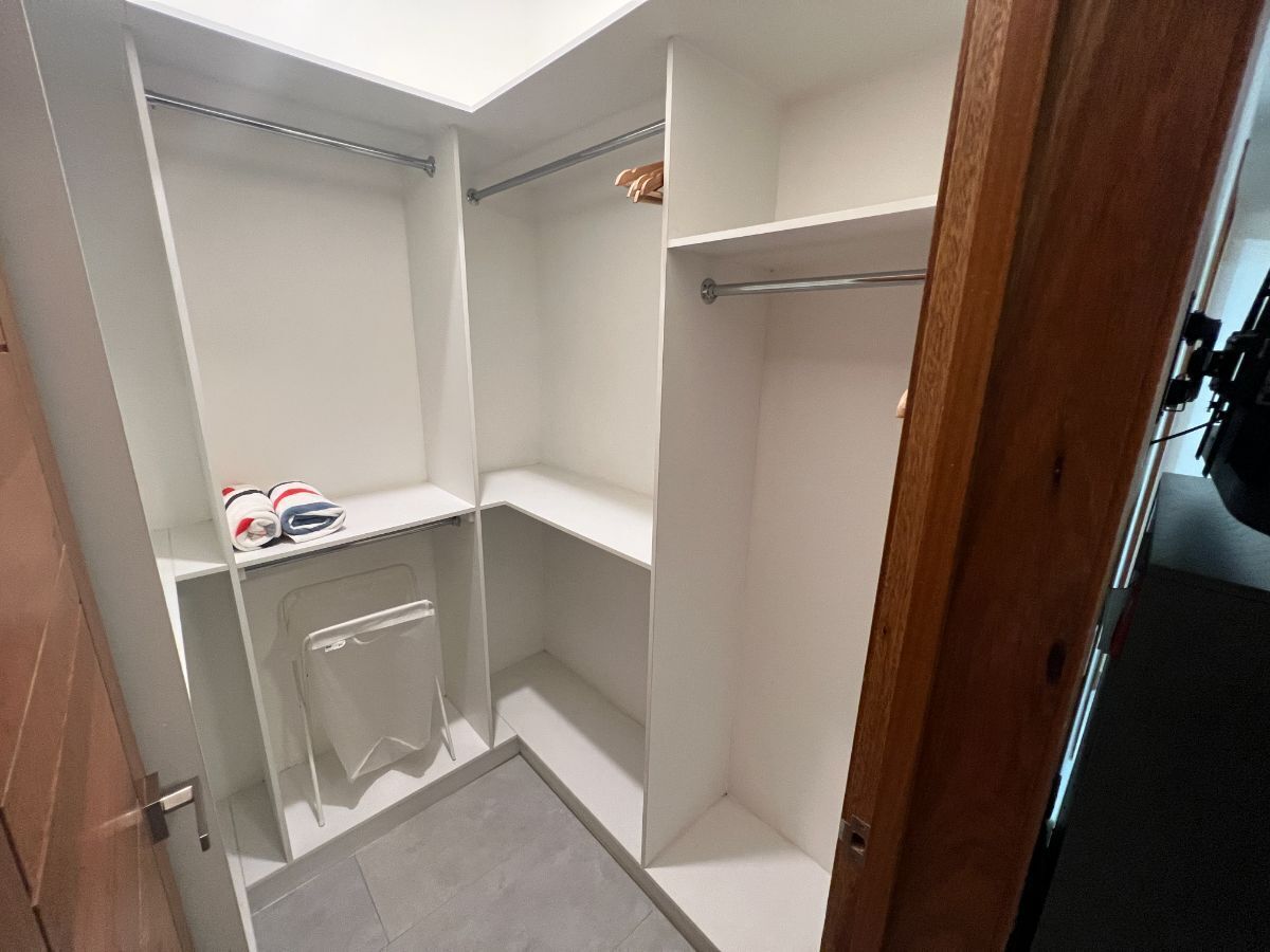 8 de 12: Walk-in closet