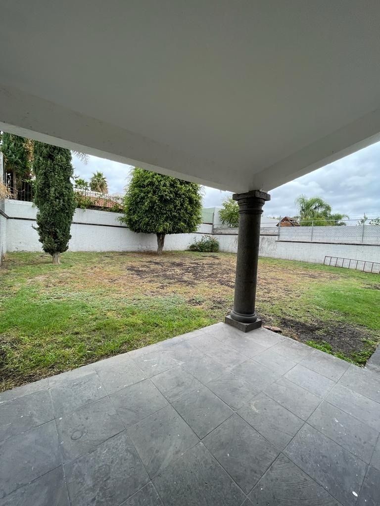 3 de 15: Terraza techada  en jardín