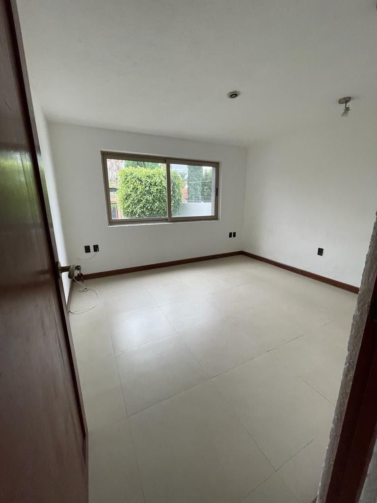 7 of 16: Estudio en planta baja