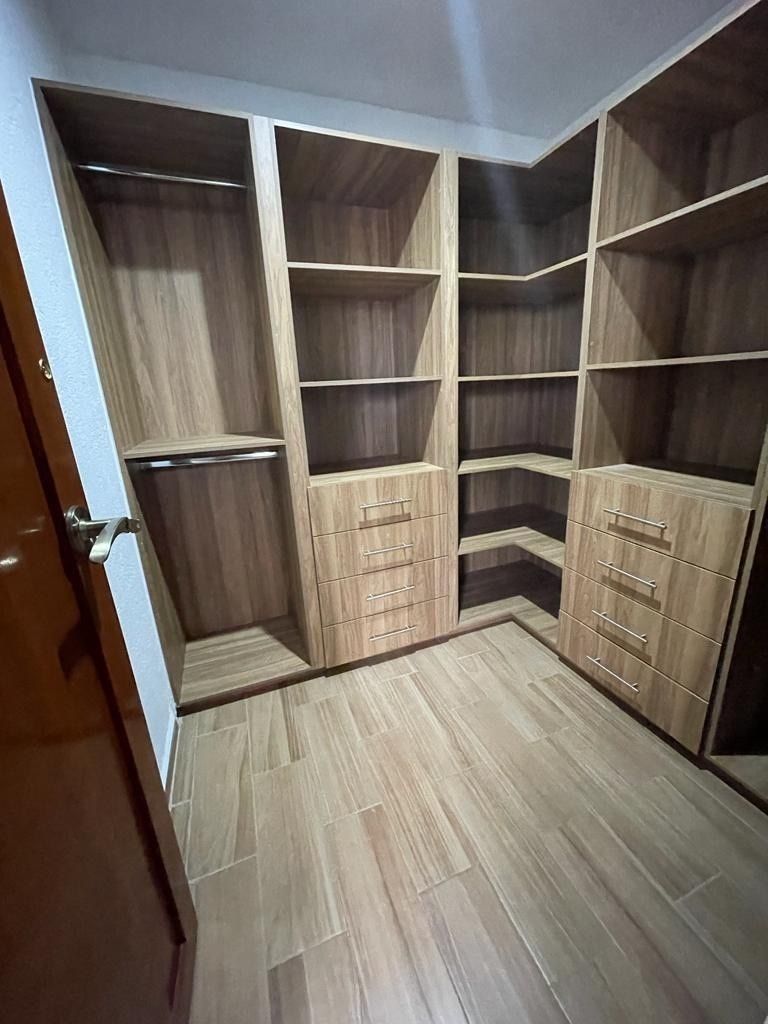 11 de 15: Vestidor recámara principal