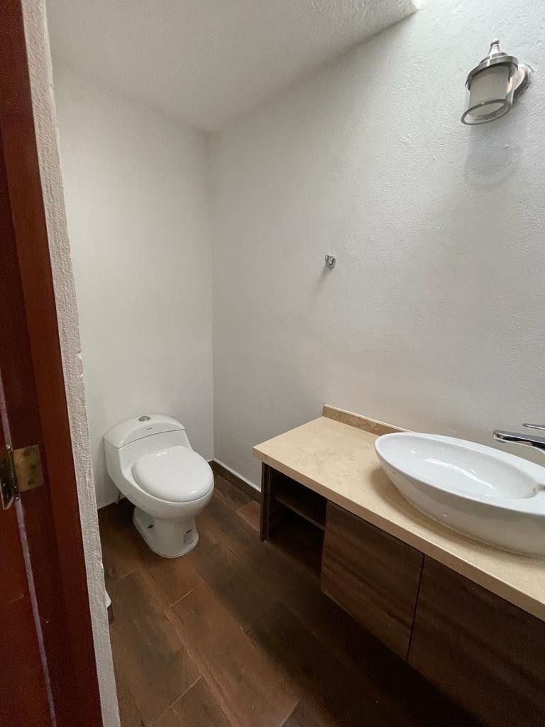 16 of 16: Baño recámara 3