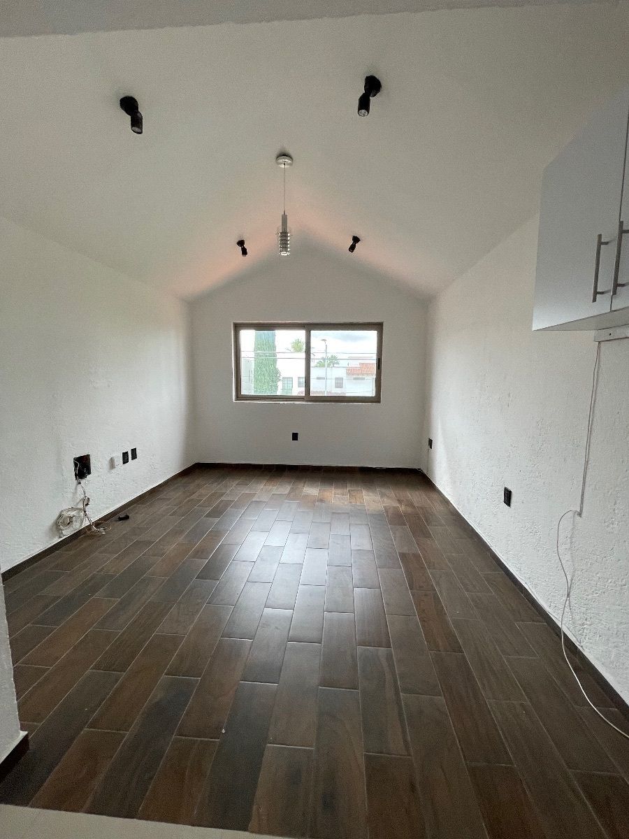 8 de 15: Cuarto de tv planta alta