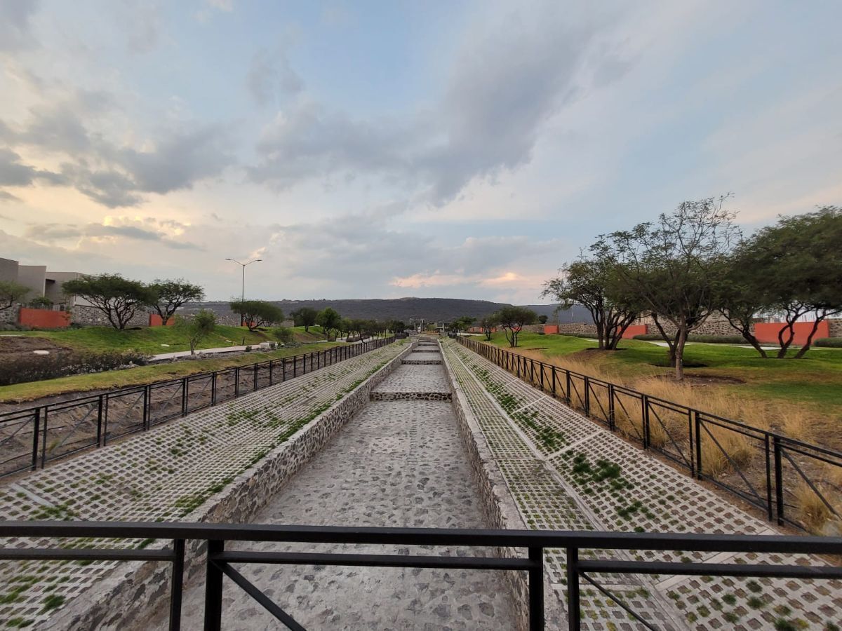 4 de 11: Área de donde irá el Río Artificial