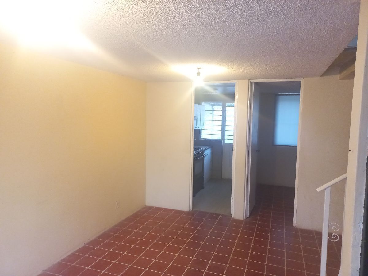 2 de 11: Estancia pequeña y cálida