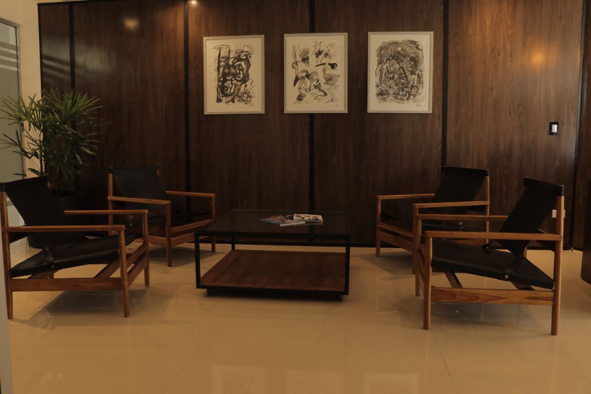 5 of 12: Sala de espera para visitas