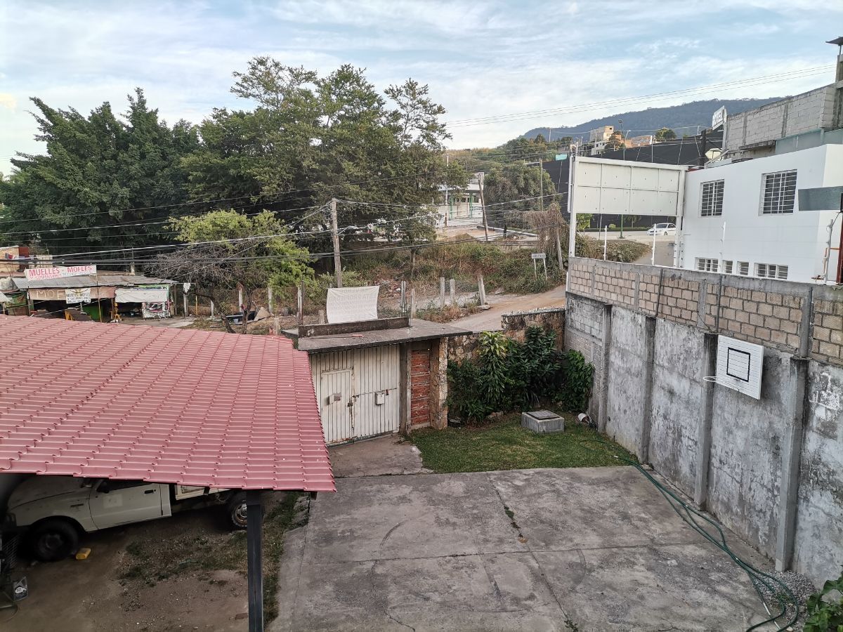 5 de 29: área de estacionamiento y cancha