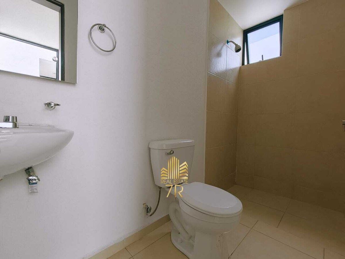 Baño de servicio, foto 12 de 29