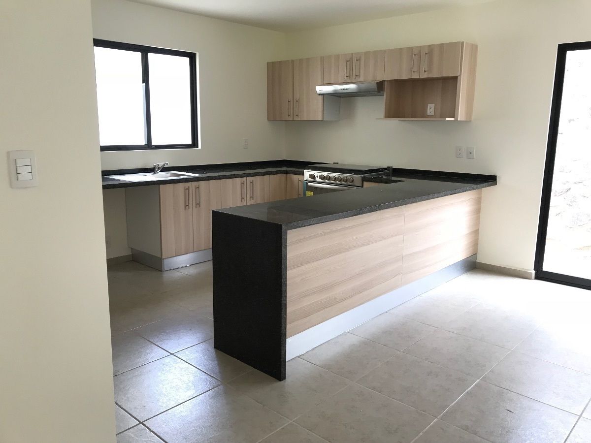 2 of 21: Cocina granito
